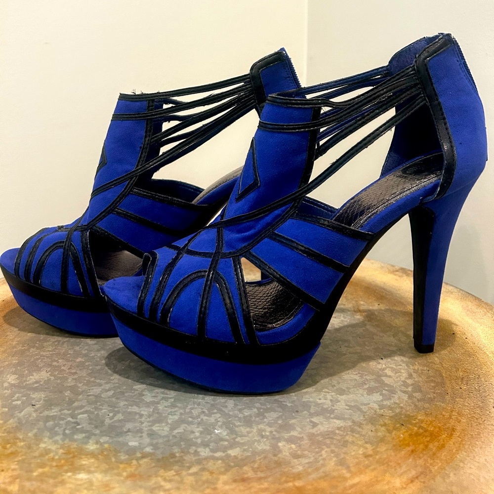 Sexy Stappy Ankle Indigo Suede Platform Heel. 5” heel. Size 9